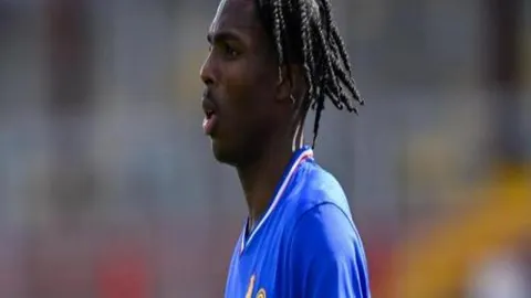 梅西拼搏激励，马丁内斯砥砺前行