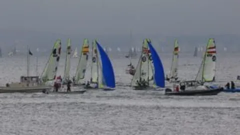 曼城领跑英超积分榜第五，与领头羊利物浦相距11分，领先两赛。