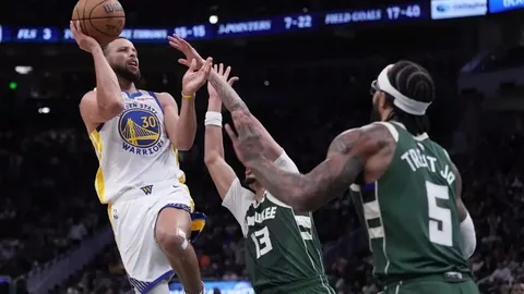 姚明家庭同框，14岁高挑女儿身高超越母亲，近1米90