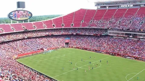 “周四夜巴塞罗那迎战奥萨苏纳补赛，观众满座42319席”